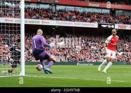 Theo Walcott von Arsenal erzielte während des Spiels der Premier League im Emirates Stadium den vierten Treffer seiner Seite. Bildnachweis sollte lauten: David Klein/Sportimage via PA Images Stockfoto