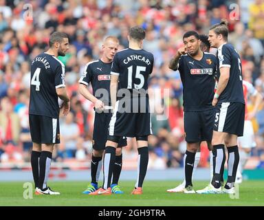 Troy Deeney von Watford hat während des Premier League-Spiels im Emirates Stadium Worte mit seinen Teamaten. Bildnachweis sollte lauten: David Klein/Sportimage via PA Images Stockfoto