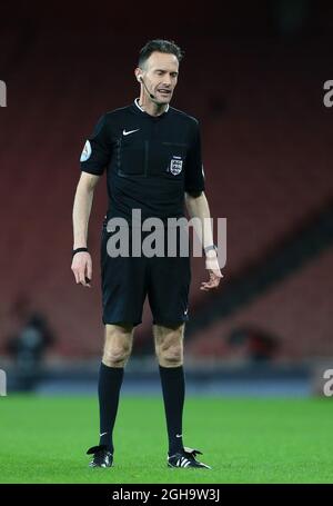 Schiedsrichter Darren Deadman in Aktion beim Halbfinale des FA Youth Cup Second Leg im Emirates Stadium. Bildnachweis sollte lauten: David Klein/Sportimage via PA Images Stockfoto