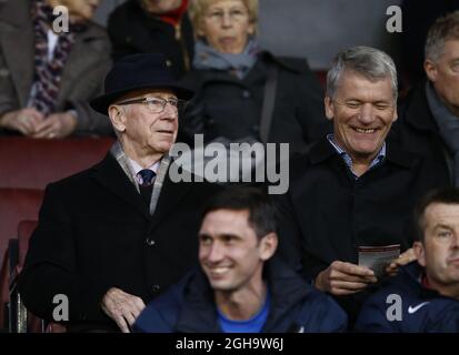 Sir Bobby Charlton während des Spiels der Barclays U21 Premier League im Old Trafford Stadium. Bildnachweis sollte lauten: Simon Bellis/Sportimage via PA Images Stockfoto