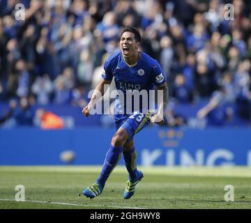 Leonardo Ulloa aus Leicester City feiert seine Ausgleichsstrafe während des Spiels der Barclays Premier League im King Power Stadium. Bildnachweis sollte lauten: Simon Bellis/Sportimage via PA Images Stockfoto