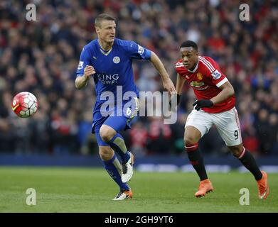 Robert Huth von Leicester City mit Anthony Martial von Manchester United während des Spiels der Barclays Premier League im Old Trafford Stadium. Bildnachweis sollte lauten: Simon Bellis/Sportimage via PA Images - Newcastle Utd vs Tottenham - St James' Park Stadium - Newcastle upon Tyne - England - 19. April 2015 - Bild Phil Oldham/Sportimage Stockfoto