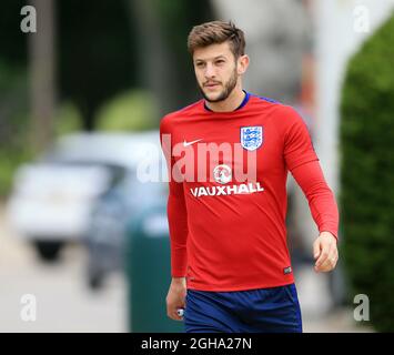 Der englische Adam Lallana ist während des Trainings auf dem Watford FC Training Ground in Aktion. Bildnachweis sollte lauten: David Klein/Sportimage via PA Images Stockfoto