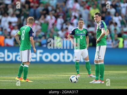 Kyle Lafferty aus Nordirland sieht nach Polens Eröffnungstreffer beim Spiel der UEFA-Europameisterschaft 2016 an der Allianz Riviera, Nizza, niedergeschlagen aus. Bilddatum 12. Juni 2016 Pic David Klein/Sportimage via PA Images Stockfoto