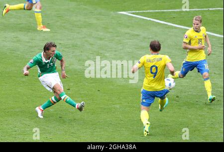 Jeff Hendrick, Irlands Nationalmannschaft, ist beim Spiel der UEFA-Europameisterschaft 2016 im Stade De France in Paris auf der Leine. Bilddatum 13. Juni 2016 Pic David Klein/Sportimage Stockfoto