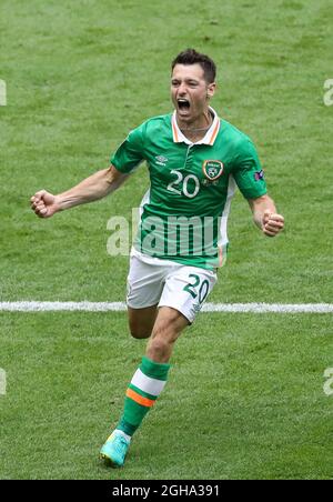 Wes Hoolahan, Irlands Republik, feiert das Tor zum Auftakt seiner Mannschaft während des Spiels der UEFA-Europameisterschaft 2016 im Stade De France, Paris. Bilddatum 13. Juni 2016 Pic David Klein/Sportimage Stockfoto