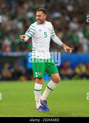 Der irische Richard Keogh in Aktion während des Spiels der UEFA-Europameisterschaft 2016 im Stade Pierre-Mauroy, Lille. Bilddatum 22. Juni 2016 Pic David Klein/Sportimage via PA Images Stockfoto