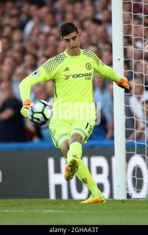 Chelseas Thibaut Courtois in Aktion während des Spiels der Premier League im Stamford Bridge Stadium, London. Bilddatum 15. August 2016 Pic David Klein/Sportimage via PA Images Stockfoto