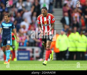 Patrick van Aanholt aus Sunderland feiert den Torreigen während des Premier League-Spiels im Stadium of Light in Sunderland. Bilddatum: 21. August 2016. PIC Simon Bellis/Sportimage über PA Images Stockfoto