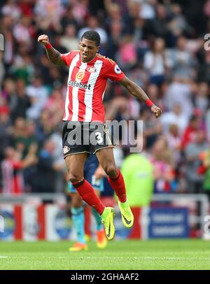 Patrick van Aanholt aus Sunderland feiert den Torreigen während des Premier League-Spiels im Stadium of Light in Sunderland. Bilddatum: 21. August 2016. PIC Simon Bellis/Sportimage über PA Images Stockfoto