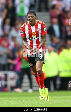 Patrick van Aanholt aus Sunderland feiert den Torreigen während des Premier League-Spiels im Stadium of Light in Sunderland. Bilddatum: 21. August 2016. PIC Simon Bellis/Sportimage über PA Images Stockfoto