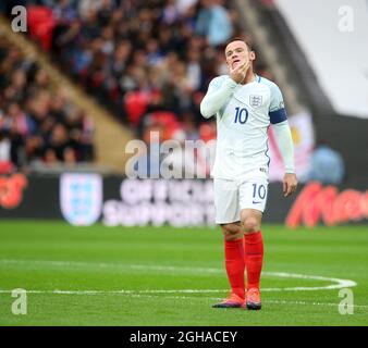 Der englische Wayne Rooney sieht während des WM-Qualifying Group F-Spiels im Wembley Stadium, London, niedergeschlagen aus. Bilddatum 8. Oktober 2016 Pic David Klein/Sportimage via PA Images Stockfoto
