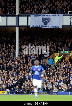 Ein Banner zu Ehren des ehemaligen Everton-Managers Howard Kendall während des Spiels der Premier League im Goodison Park Stadium, Liverpool. Bilddatum: 30. Oktober 2016. PIC Simon Bellis/Sportimage über PA Images Stockfoto