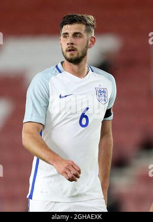 Der englische Jack Stephens in Aktion beim Freundschaftsspiel unter 21 Jahren im St. Mary's Stadium, Southampton. Bilddatum 10. November 2016 Pic David Klein/Sportimage via PA Images Stockfoto