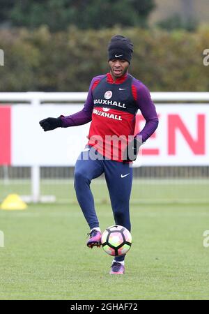 Der englische Raheem Sterling während des Trainings im Trainingszentrum Tottenham Hotspur in London. Bilddatum 14. November 2016 Pic David Klein/Sportimage via PA Images Stockfoto