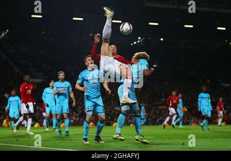 Zlatan Ibrahimovic von Manchester United versucht während des Spiels der UEFA Europa League in Old Trafford, Manchester, einen Übertritt. Bilddatum: 24. November 2016. PIC Matt McNulty/Sportimage über PA-Bilder Stockfoto