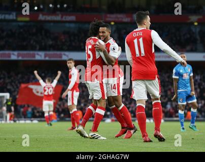 Theo Walcott von Arsenal feiert im Premier League-Spiel im Emirates Stadium, London, das zweite Tor seiner Seite. Bilddatum 26. Oktober 2016 Pic David Klein/Sportimage via PA Images Stockfoto