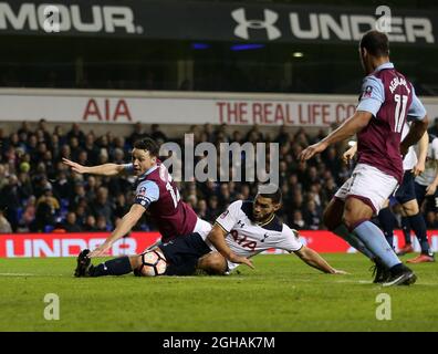 Cameron Carter-Vickers von Tottenham bekämpft James Chester von Aston Villa während des FA Cup-Spiels im White Hart Lane Stadium, London. Bilddatum 8. Januar 2017 Pic David Klein/Sportimage via PA Images Stockfoto