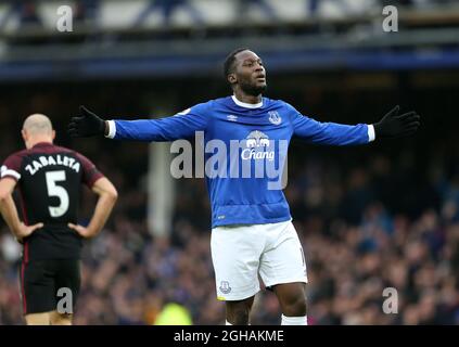 Romelu Lukaku von Everton feiert das erste Tor während des Spiels der englischen Premier League im Goodison Park Stadium, Liverpool Bilddatum: 15. Januar 2017. PIC Simon Bellis/Sportimage über PA Images Stockfoto