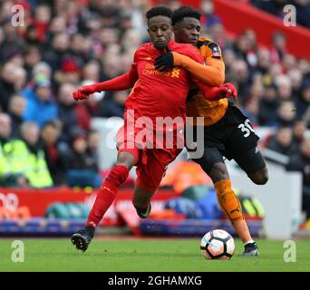 Divock Origi aus Liverpool im Einsatz mit Kortney Hause aus Wolverhampton Wanderers beim vierten Spiel des englischen FA Cup im Anfield Stadium, Liverpool Bilddatum: 28. Januar 2017. PIC Simon Bellis/Sportimage über PA Images Stockfoto