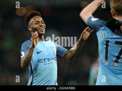 Raheem Sterling von Manchester City feiert beim Premier League-Spiel im London Stadium, London, das dritte Tor seiner beiden. Bilddatum 1. Februar 2017 Pic David Klein/Sportimage via PA Images Stockfoto