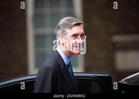 LONDON, ENGLAND - 06 2021. SEPTEMBER, Jacob-Rees-Mogg, Vorsitzender des Unterhauses verlässt 10 Downing Street Credit: Lucy North/Alamy Live News Stockfoto