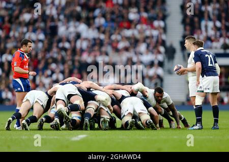 Gesamtansicht des Scrum während des 2017 RBS 6 Nations Spiels im Twickenham Stadium, London. Bilddatum: 4. Februar 2017. PIC Charlie Forgham-Bailey/Sportimage via PA Images Stockfoto