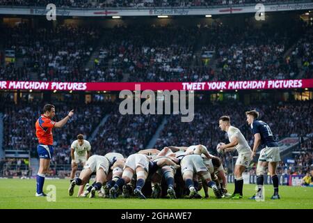 Gesamtansicht des Scrum während des 2017 RBS 6 Nations Spiels im Twickenham Stadium, London. Bilddatum: 4. Februar 2017. PIC Charlie Forgham-Bailey/Sportimage via PA Images Stockfoto