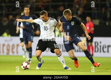 Lukas Podolski aus Deutschland und Eric Dier aus England während des Internationalen Freundschaftsparks im Signal Iduna Park, Dortmund. Bilddatum: 22. März 2017. Bildnachweis sollte lauten: Matt McNulty/Sportimage via PA Images Stockfoto