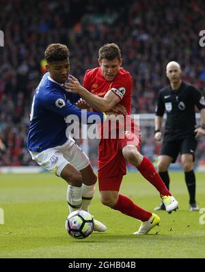 Mason Holgate von Everton im Einsatz mit James Milner von Liverpool während des Spiels der englischen Premier League im Anfield Stadium, Liverpool. Bilddatum: 1. April 2017. PIC Credit sollte lauten: Simon Bellis/Sportimage via PA Images Stockfoto