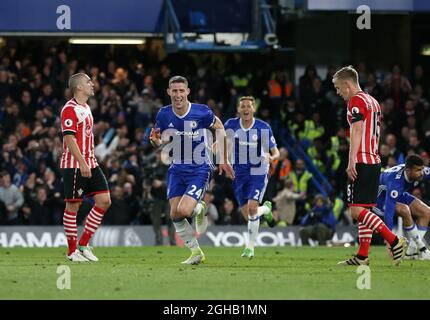 Chelsea's Gary Cahill feiert das zweite Tor seiner Seite während des Spiels der Premier League im Stamford Bridge Stadium, London. Bilddatum: 25. April 2017. Bildnachweis sollte lauten: David Klein/Sportimage via PA Images Stockfoto