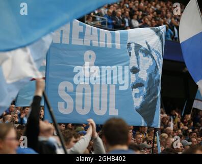 Fans von Manchester City halten ein Banner hoch, auf dem Pablo Zabaleta von Manchester City während des Spiels der englischen Premier League im Etihad Stadium in Manchester gefeiert wird. Bilddatum: 16. Mai 2017. PIC Credit sollte lauten: Simon Bellis/Sportimage via PA Images Stockfoto