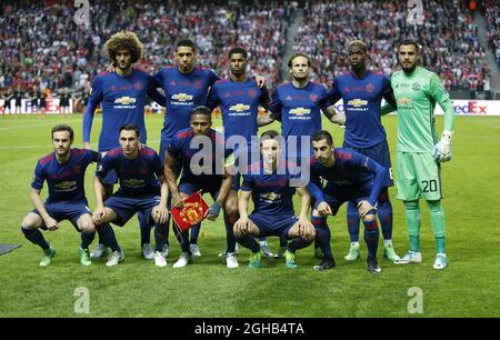 Mannschaftsgruppe von Manchester United, hinten von links: Mauroane Fellaini, Chris Smalling, Marcus Rashford, Daley Blind, Paul Pogba und Sergio Romero. Erste Reihe: Juan Mata, Matteo Darmian, Luis Antonio Valencia, Ander Herrera und Henrikh Mkhitaryan von Manchester United während des UEFA Europa League Finals in der Friends Arena, Stockholm. Bilddatum: 24. Mai 2017.Bildnachweis sollte lauten: Matt McNulty/Sportimage via PA Images Stockfoto