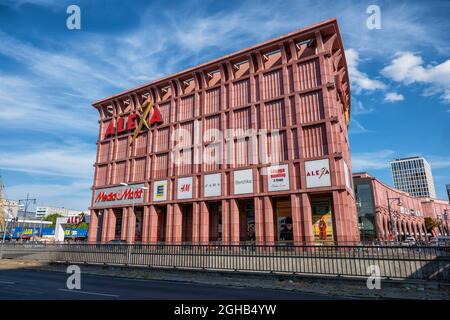 Berlin, Deutschland - 30. Juli 2021: Alexa Einkaufszentrum, eines der größten Einkaufszentren der Hauptstadt Stockfoto