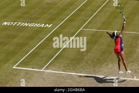 Johanna Konta aus Großbritannien dient während des AEGON Nottingham Day 6 im Nottingham Tennis Center. Bilddatum: 16. Juni 2017. Bildnachweis sollte lauten: Matt McNulty/Sportimage via PA Images Stockfoto