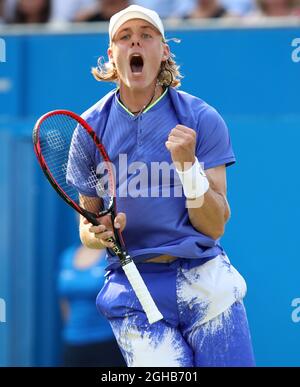 Denis Shapovalov feiert während der Aegon Championships im Queen's Club, London. Bild Datum 19. Juni 2017. Bildnachweis sollte lauten: David Klein/Sportimage via PA Images Stockfoto