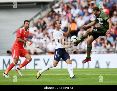 Tottenhams Harry Kane tötelt mit Juventus Giorgio Chiellini während des Vorsaison-Spiels im Wembley Stadium, London. Bild Datum 5. August 2017. Bildnachweis sollte lauten: David Klein/Sportimage via PA Images Stockfoto