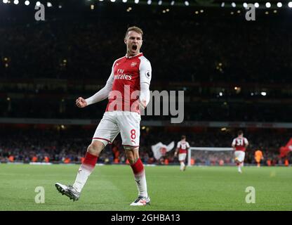 Aaron Ramsey von Arsenal feiert das dritte Tor seiner Mannschaft während des Premier-League-Spiels im Emirates Stadium, London. Bild Datum 11. August 2017. Bildnachweis sollte lauten: David Klein/Sportimage via PA Images Stockfoto