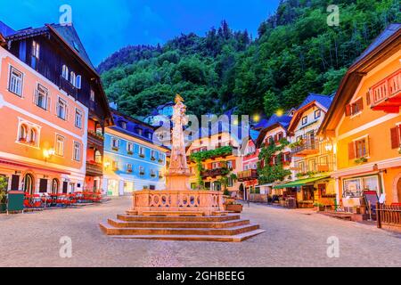 Hallstatt, Österreich. Hauptplatz im Dorf. Stockfoto