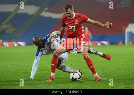 Ryan Hedges aus Wales und der Panamakasten, der sich während des Internationalen Freundschaftsspiel zwischen Wales und Panama im Cardiff City Stadium in Cardiff aufhalten konnte. Bild Datum 14. November 2017. Bildnachweis sollte lauten: Joe Perch/Sportimage via PA Images Stockfoto