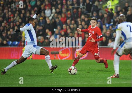 Ben Woodbury aus Wales und Manuel Vargas aus Panama während des Internationalen Freundschaftsspiel zwischen Wales und Panama im Cardiff City Stadium in Cardiff. Bild Datum 14. November 2017. Bildnachweis sollte lauten: Joe Perch/Sportimage via PA Images Stockfoto