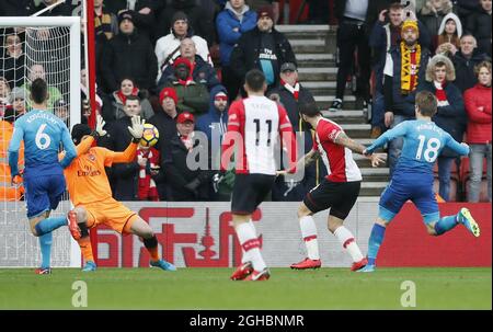 Charlie Austin von Southampton erzielte beim Premier League-Spiel im St. Mary's Stadium, Southampton, sein Tor zur Eröffnung seiner Seite. Bild Datum 10. Dezember 2017. Bildnachweis sollte lauten: David Klein/Sportimage via PA Images Stockfoto