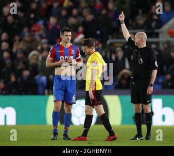 Watfords Tom Cleverley sieht niedergeschlagen aus, nachdem er während des Premier-League-Spiels im Selhurst Park Stadium, London, abgeschickt wurde. Bild Datum 12. Dezember 2017. Bildnachweis sollte lauten: David Klein/Sportimage via PA Images Stockfoto