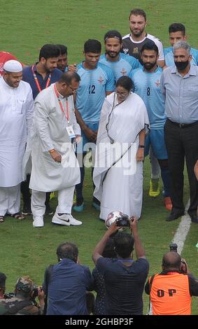 Kalkutta, Indien. September 2021. Kolkata-Chefministerin Mamata Banerjee eröffnete den Durand Cup im Salt Lake Stadium, einem der ältesten Fußballturniere Asiens. (Foto: Sandip Saha/Pacific Press) Quelle: Pacific Press Media Production Corp./Alamy Live News Stockfoto