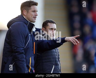 Paul Hurst Manager von Shrewsbury Town (r) während des Spiels der dritten Runde des FA Cup im New Gay Meadow Stadium, Shrewsbury. Bild Datum 7. Januar 2018. Bildnachweis sollte lauten: Simon Bellis/Sportimage via PA Images Stockfoto