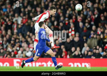 Laurent Koscielny von Arsenal führt den Ball während der Halbfinalsekunde des Carabao Cup-Spiels im Emirates Stadium, London, an. Bild Datum 24. Januar 2018. Bildnachweis sollte lauten: Charlie Forgham-Bailey/Sportimage via PA Images Stockfoto