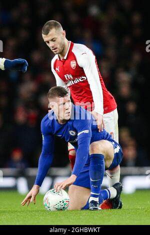 Ross Barkley aus Chelsea und Jack Wilshere aus Arsenal während der Halbfinalsekunde des Carabao Cup-Spiels im Emirates Stadium in London. Bild Datum 24. Januar 2018. Bildnachweis sollte lauten: Charlie Forgham-Bailey/Sportimage via PA Images Stockfoto