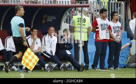 Didier Deschamps-Trainer aus Frankreich versteckt seinen Kopf während des Spiels der Gruppe C der FIFA-Weltmeisterschaft 2018 im Luzhniki-Stadion in Moskau. Bild Datum 26. Juni 2018. Bildnachweis sollte lauten: David Klein/Sportimage via PA Images Stockfoto
