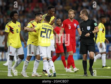 Radamel Facao aus Kolumbien protestiert gegen Schiedsrichter Mark Geiger während des Spiels der FIFA Fußball-Weltmeisterschaft 2018 der Runde 16 im Spartak-Stadion in Moskau. Bild Datum 3. Juli 2018. Bildnachweis sollte lauten: David Klein/Sportimage via PA Images Stockfoto