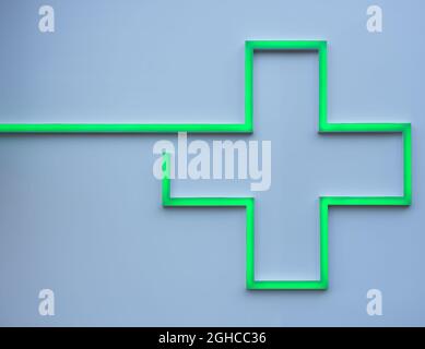 Detail der grünen LED-Kreuz auf einer Apotheke Wand Stockfoto